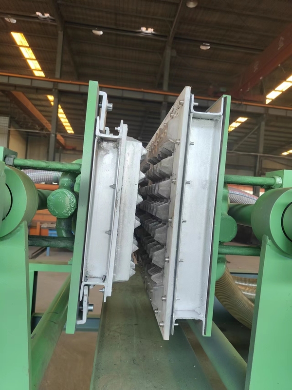 Document Ei Tray Making Machine Egg Carton die het Materiaal van het MachinePapierafval met Aluminiumvormen maken