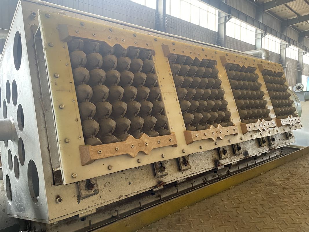 4*4 Vormen 2500-3000 stuks/uur Rotary Egg Tray Productielijn Uitgerust met Pulp Slurry Preparation Forming Drying And Stacking Units voor de productie van Egg Tray