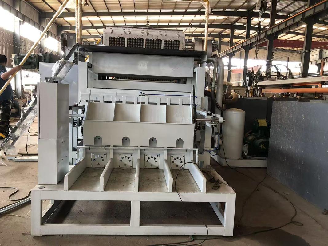 Volledig automatische machine voor het maken van eierenbakken, ondersteunt aangepaste vormgroottes en snelle vervanging voor verschillende verpakkingsbehoeften 2500-3000pcs/h PLC-besturing