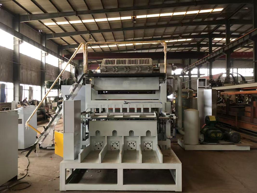 Volledig automatische machine voor het maken van eierenbakken, ondersteunt aangepaste vormgroottes en snelle vervanging voor verschillende verpakkingsbehoeften 2500-3000pcs/h PLC-besturing