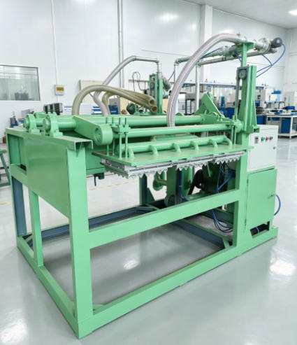 Kleine capaciteit 700-1000 stuks per uur Eierenbakmachine voor het maken van eierenbakken Eieren kartonnen Schoenenbakken Kinderbakken en andere bakken