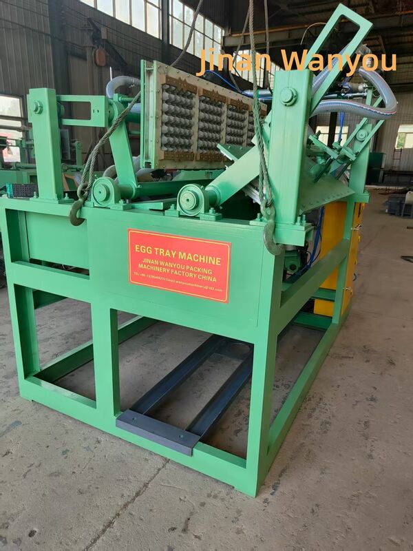 Semi-automatische machine voor het maken van papieren eierenbakken met een eenvoudige structuur en 1 bij 4 malen voor de productie van 1500 stuks per uur